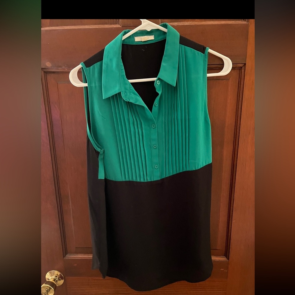 Green and Black Sleeveless Top